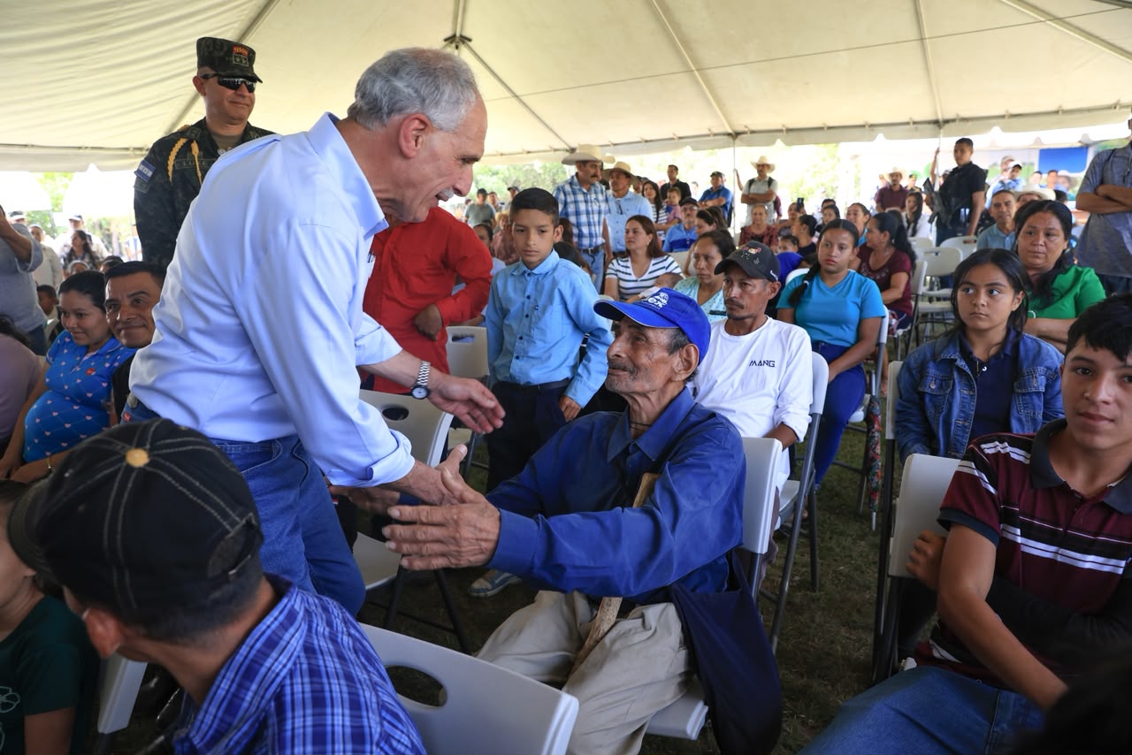 Apoyo a campesinos de Lempira