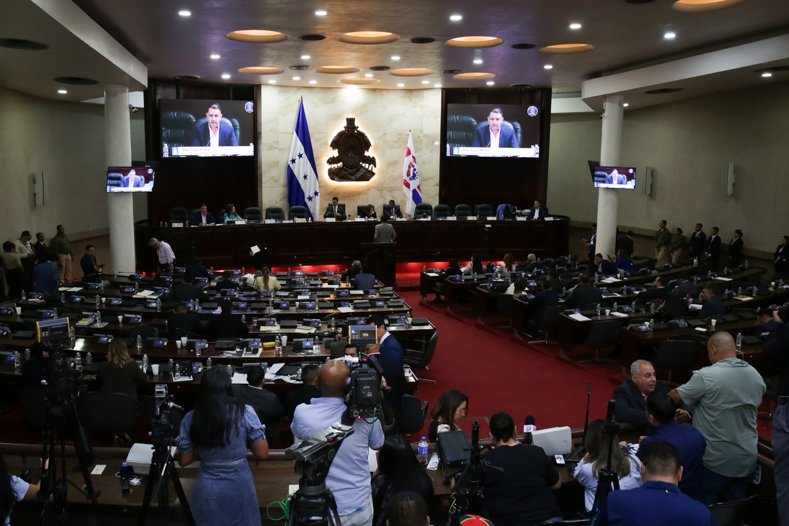 El presidente Asfura hizo un llamado a los 128 diputados a olvidarse de los colores políticos.