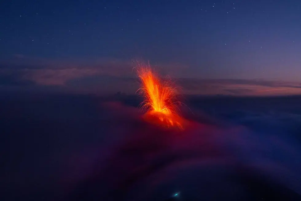 Volcán de Fuego ubicado en Guatemala ·