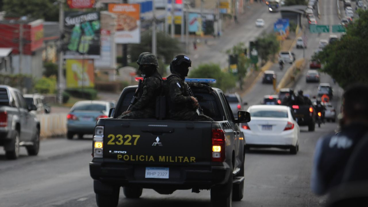 Por esa razón, los equipos militares se mueven entre distintos puntos de la capital en lugar de mantener una vigilancia fija.
