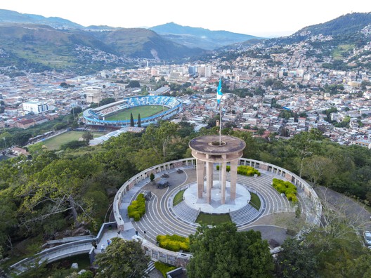 the-urbanism-of-tegucigalpa-how-modernist-planning-shaped-hondurass-capital_11.jpg