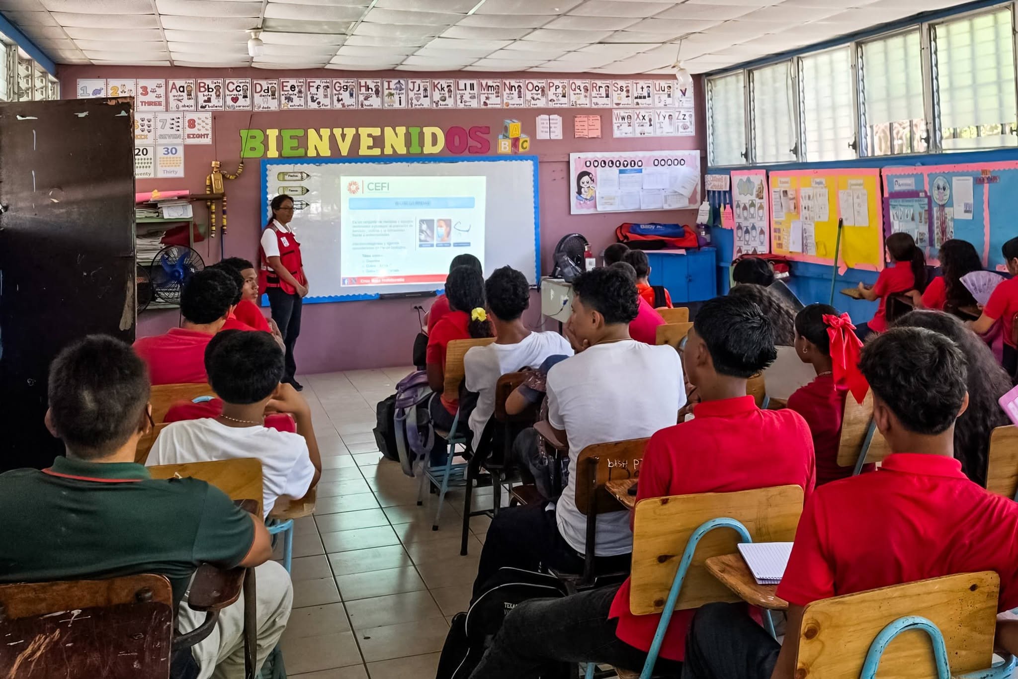 Docentes y personal administrativo de los centros educativos también recibirán formación en primeros auxilios y reanimación cardiopulmonar. Créditos Cruz Roja