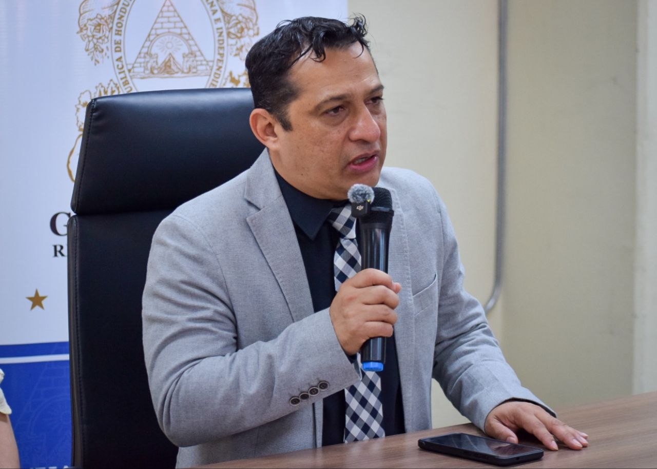 Homer Mejía, jefe de la Unidad de Vigilancia de Salud, confirmó el primer caso de chikungunya detectado en Honduras durante 2026.