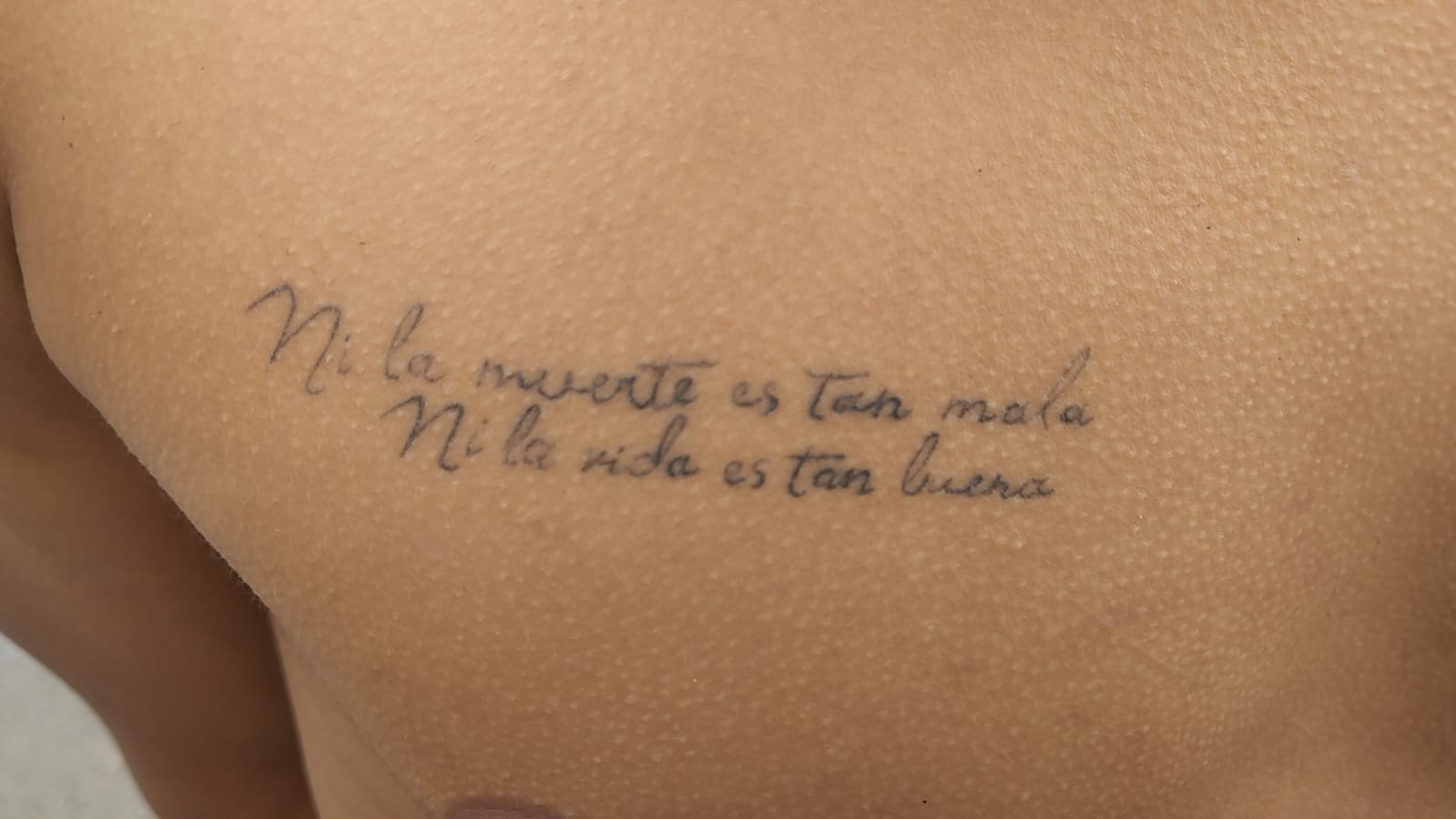 Tatuaje del supuesto miembro de la pandilla.