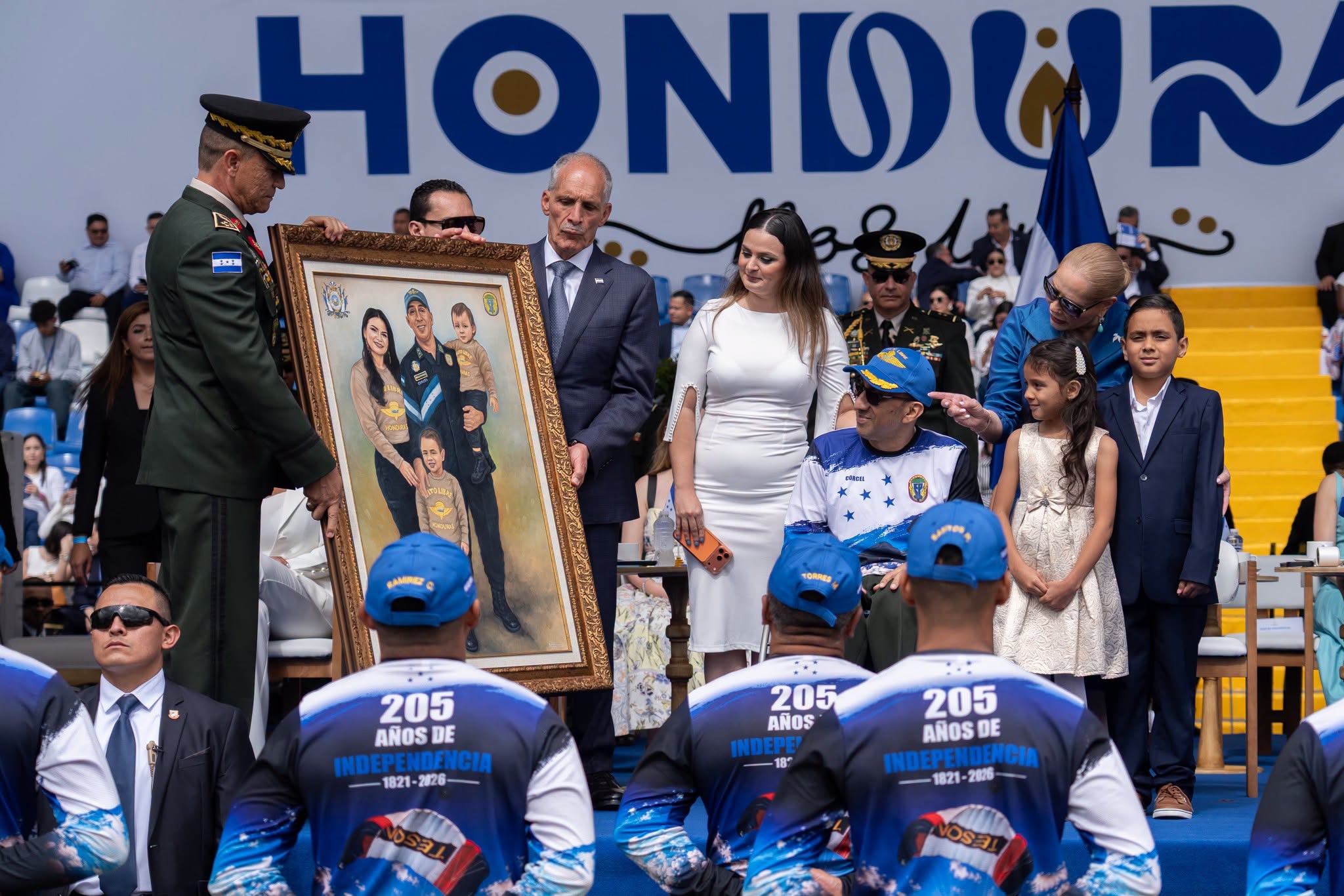 Su familia, esposa e hijos formaron parte de este acto solemne.
