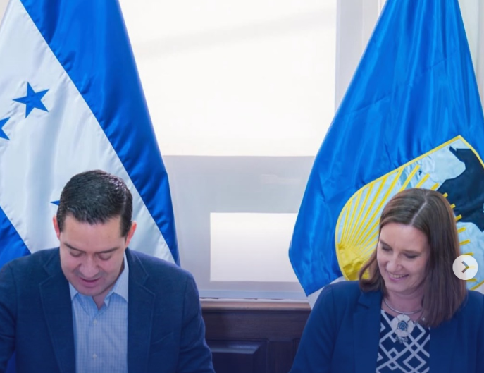 Autoridades BID y Honduras