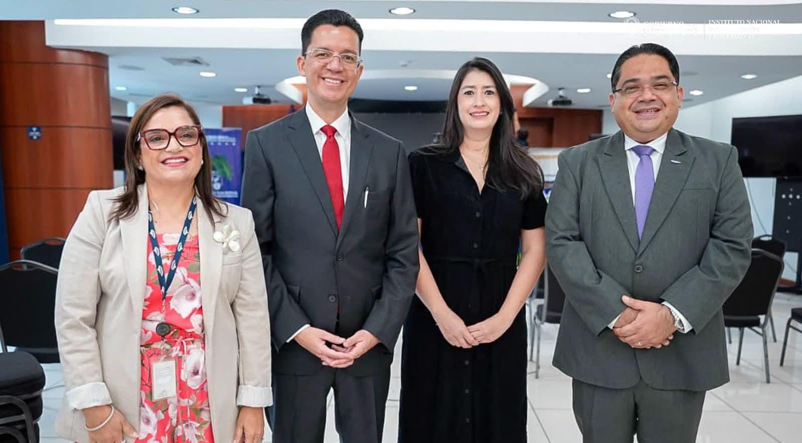 Autoridades INFOP y Secretaria de Trabajo