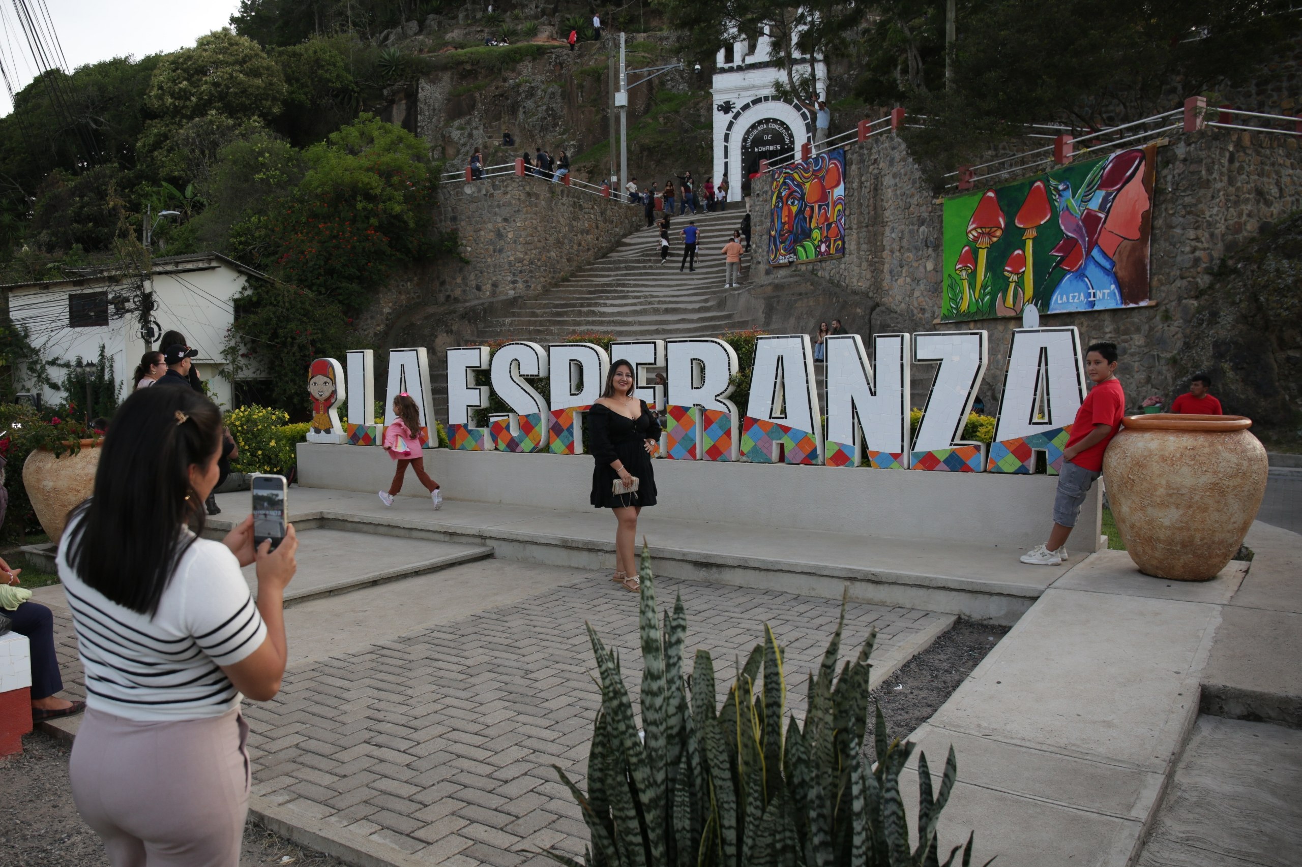 Las autoridades a su vez esperan que muchos turistas viajen en el interior del país durante el feriado Morazánico 2026.