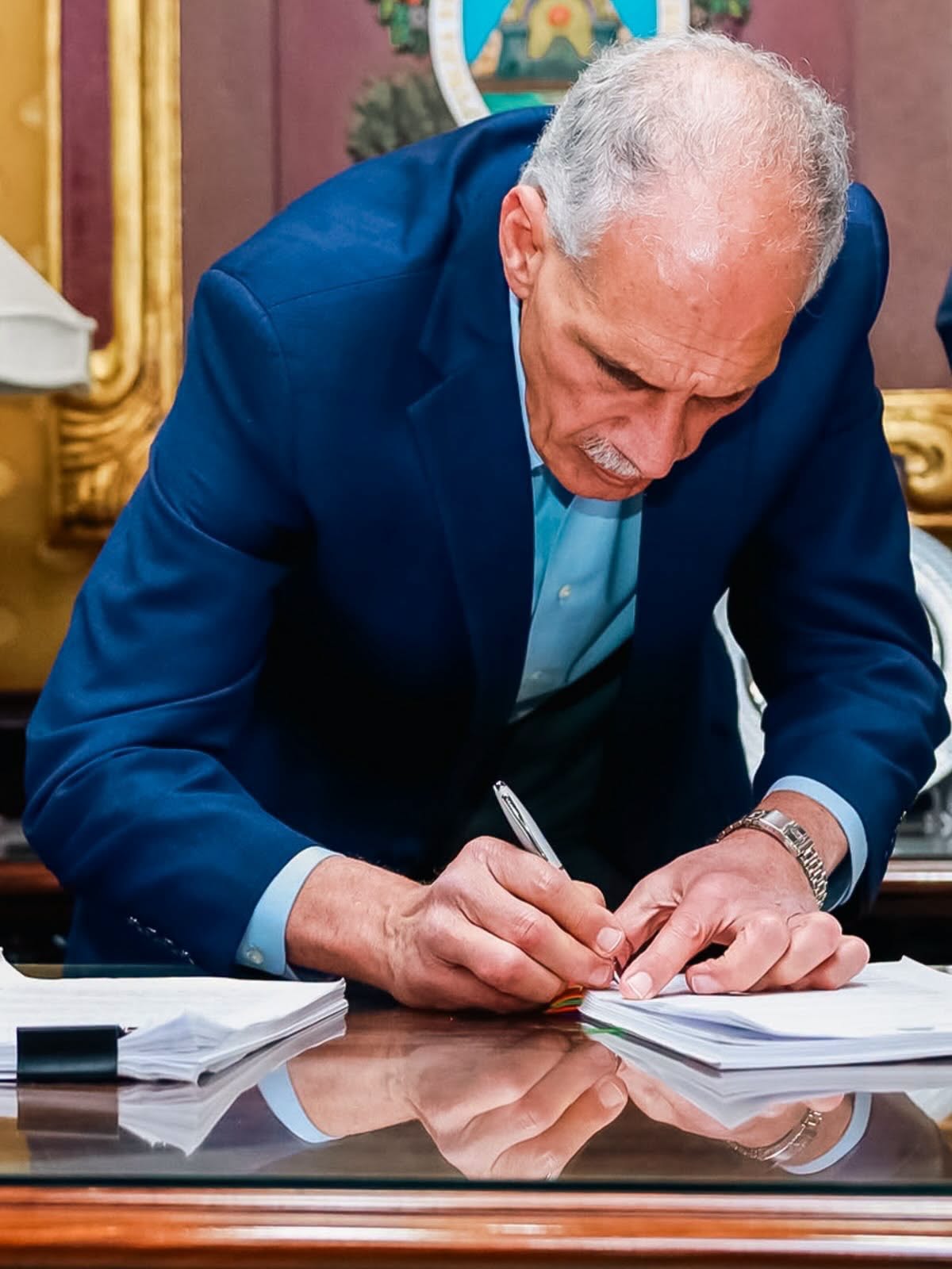 Presidente de Honduras, sanciona Ley de Energía Eléctica