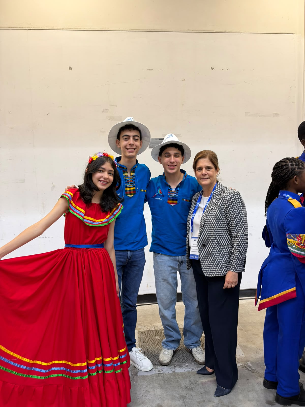Honduras brilla con jovenes expertos en robótica