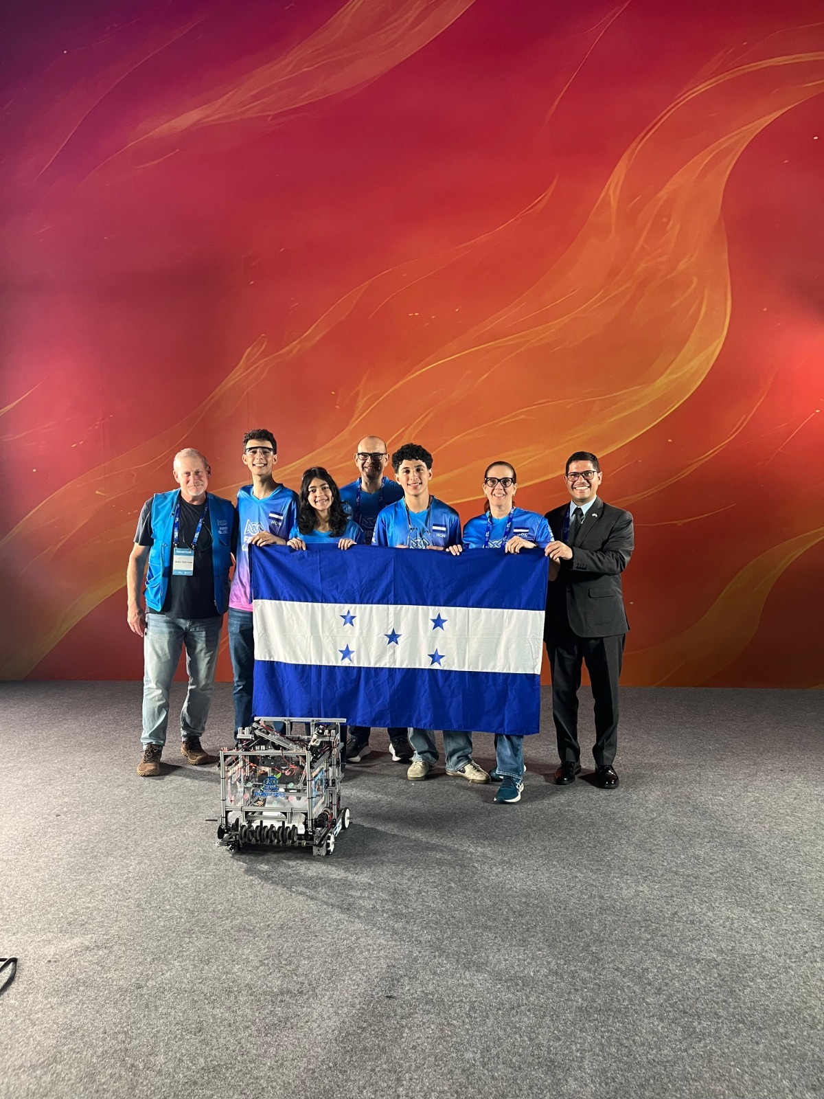Jovenes hondureños lideran competencia internacional