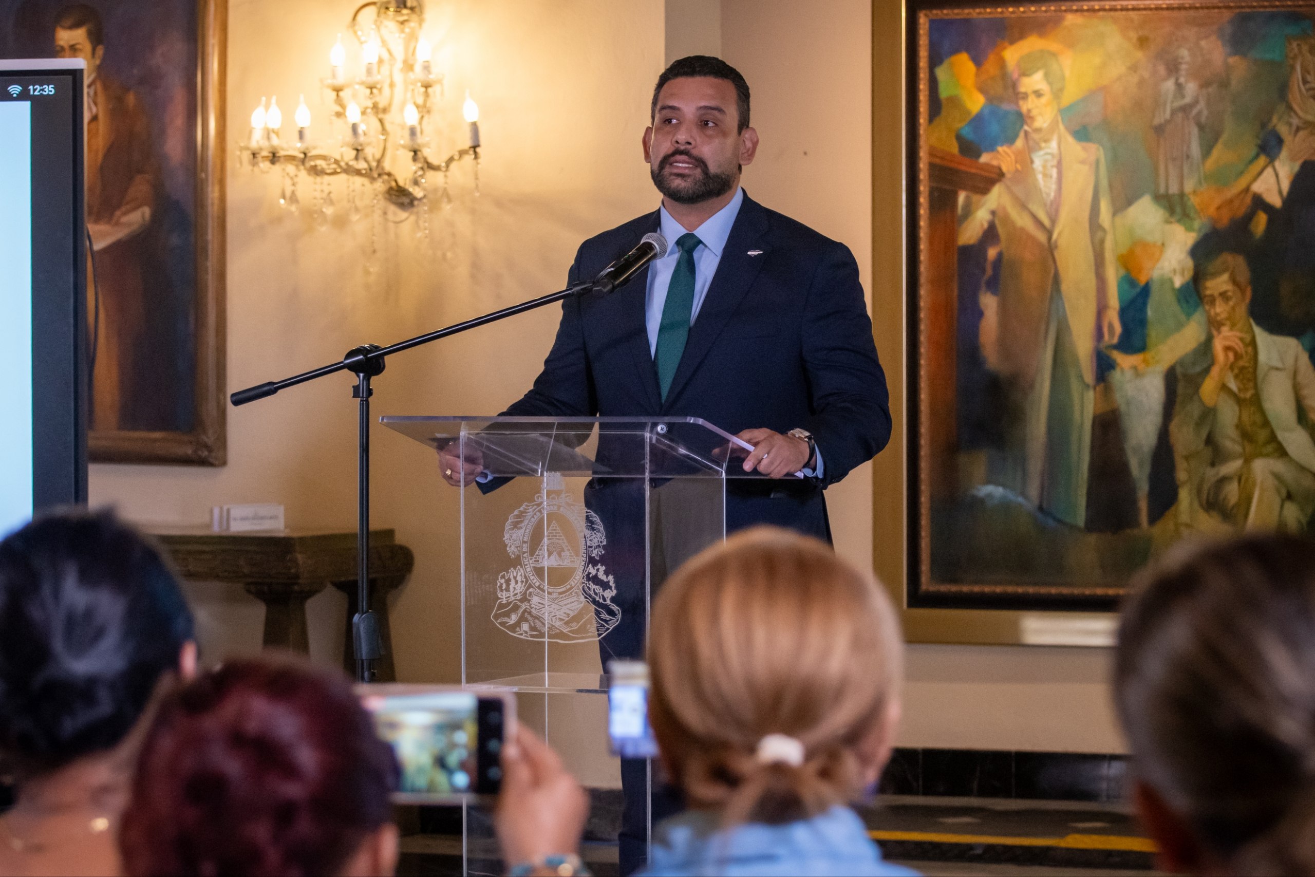 El subsecretario de la Sesal, Eduardo Midence, informó que los médicos especialistas que no participen en la asamblea serán multados.