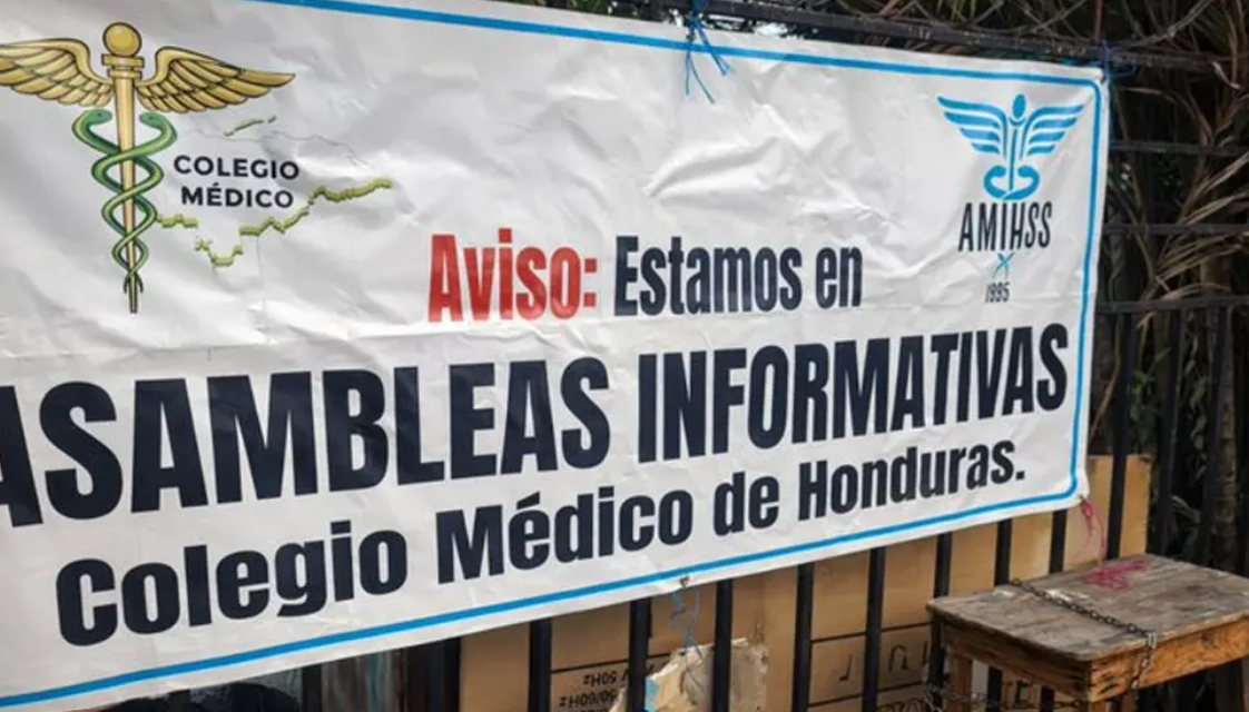 Medicos mantienen paralizado el sistema de salud