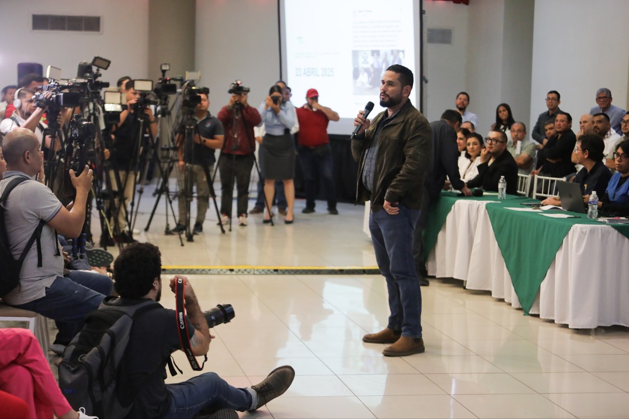 Mesa de dialogo entre autoridades de gobierno y representante médicos