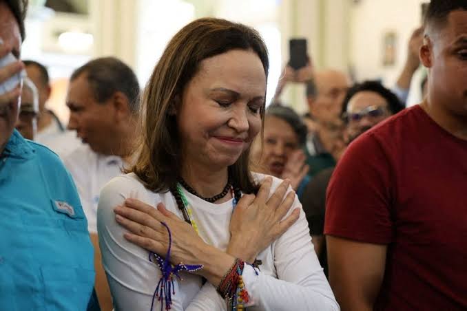 Machad se presentó a la misa en una iglesia católica en Santa Rosa, Lara.