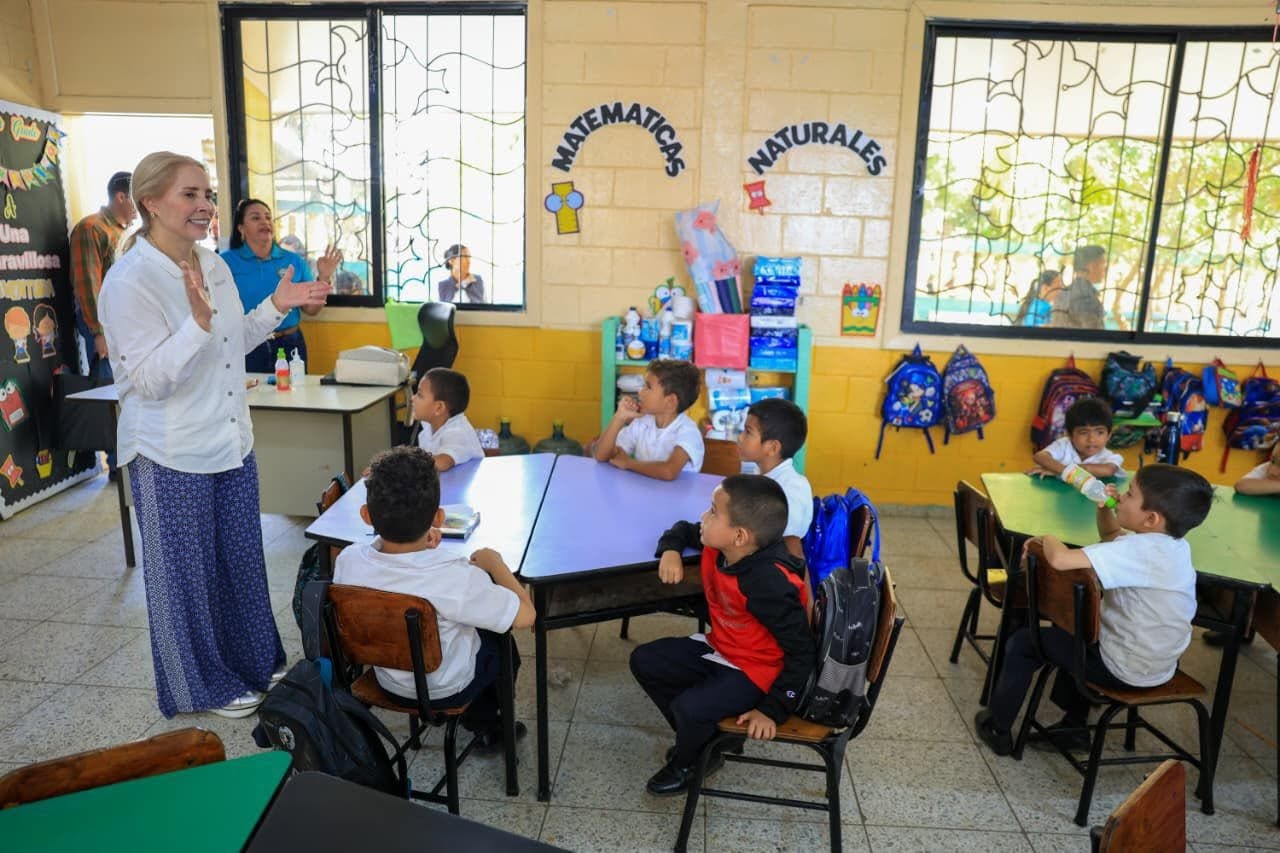 La capacitación docente y el acceso a internet buscan fortalecer el aprendizaje en las escuelas hondureñas.