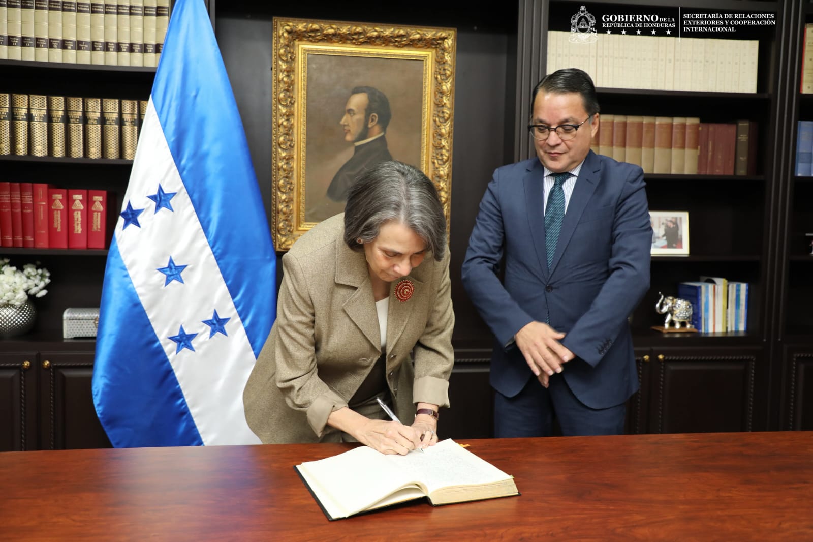 Breve Reyes se consolida en la diplomacia hondureña