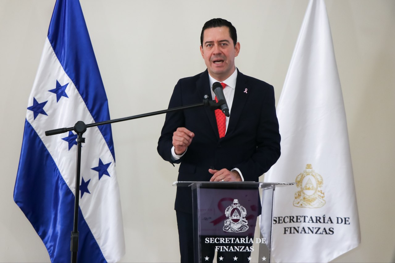 Secretario de Sefin Emilio Hércules
