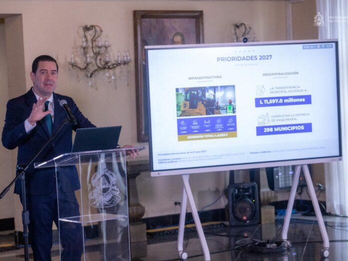 El secretario de Finanzas, Emilio Hernández Hércules, confirmó la revisión de las planillas de Educación y Salud.