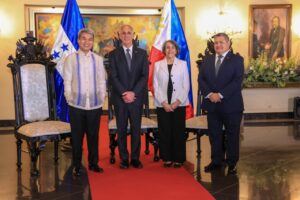 Arvin Reyes de León, embajador de la República de Filipinas