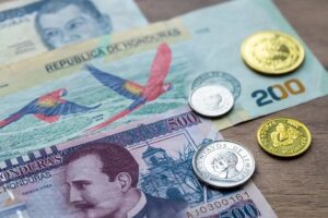 Dinero hondureño de diferentes denominaciones