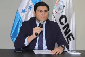 Marlon Ochoa, exfuncionario del CNE