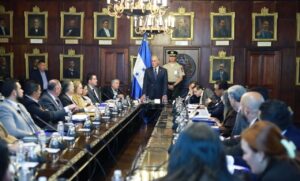 Autoridades actuales del Gobierno de Honduras se reúnen para formar el primer consejo de ministros