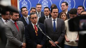 Autoridades de la UNAH, Comisión de Presupuesto y autoridades del Congreso Nacional realizan rueda de prensa tras llegar a acuerdo
