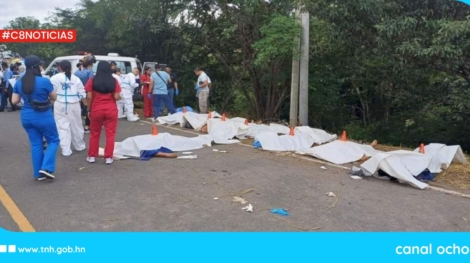 Realizan el levantamiento de cadáveres tras el accidente en carretera a Olancho
