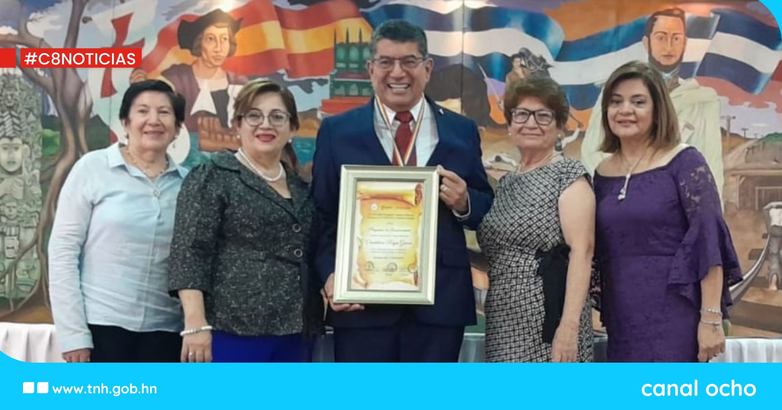 Embajador de Honduras en Panamá recibe homenaje en la Semana del Idioma Español