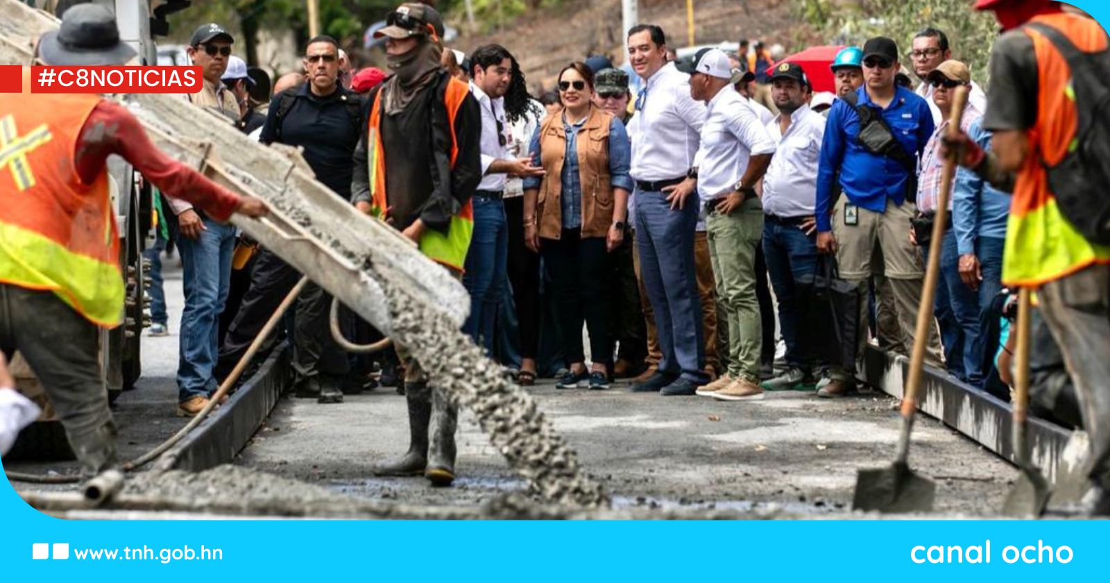 Xiomara Castro supervisa carretera de concreto hidráulico en Oakridge-Camp Bay