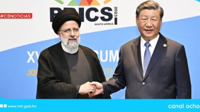 El presidente chino, Xi Jinping, envió hoy lunes un mensaje de condolencias al vicepresidente primero de Irán, Mohammad Mokhber, a raíz de la desafortunada muerte de su homólogo de la república islámica, Ebrahim Raisi, en un accidente de helicóptero.