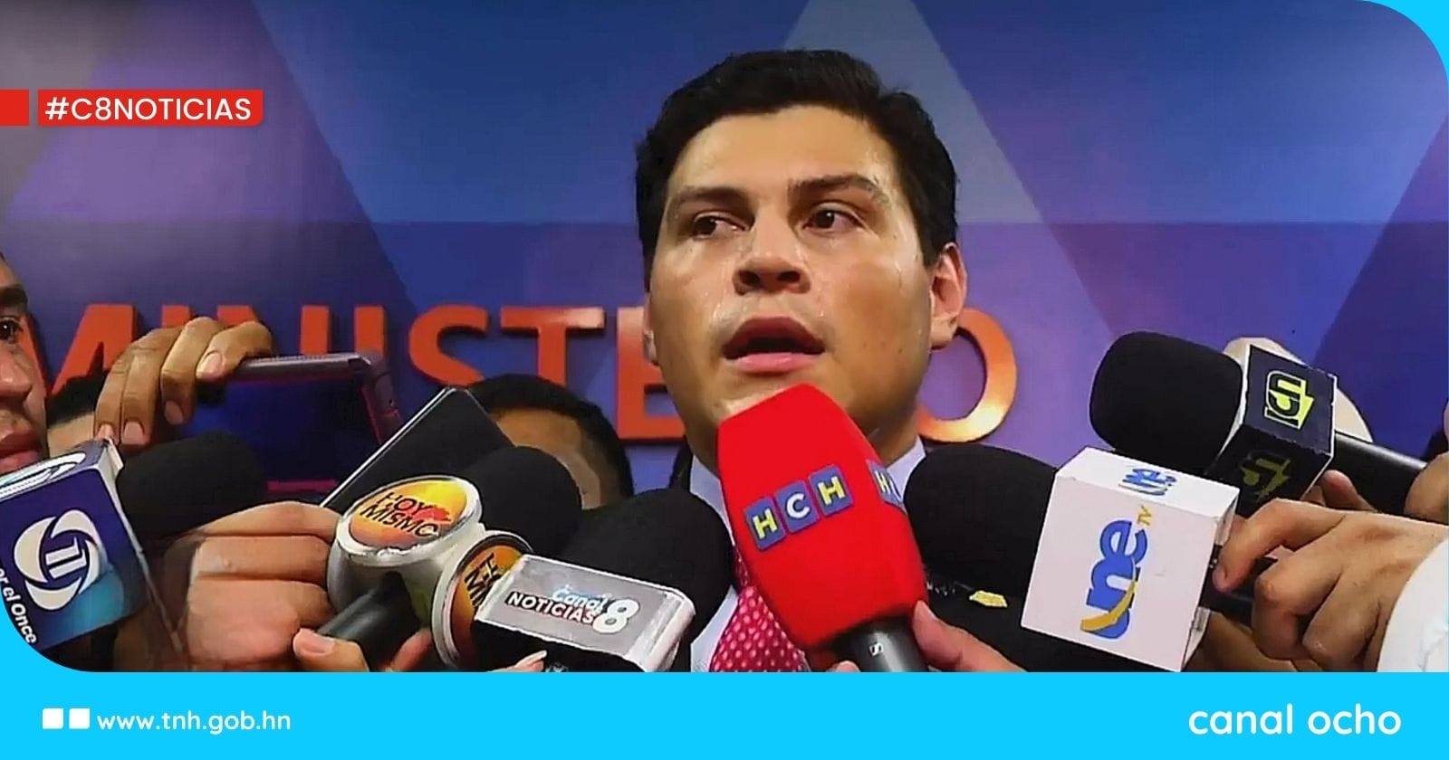 Marlon Ochoa presenta ante el MP pruebas de corrupción en fideicomisos