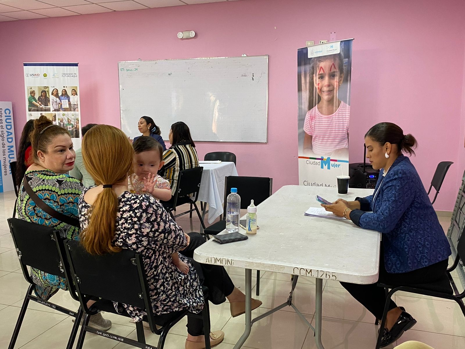 Mujeres en la Feria de Empleo