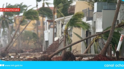 Huracán Beryl deja al menos un muerto a su paso por Jamaica