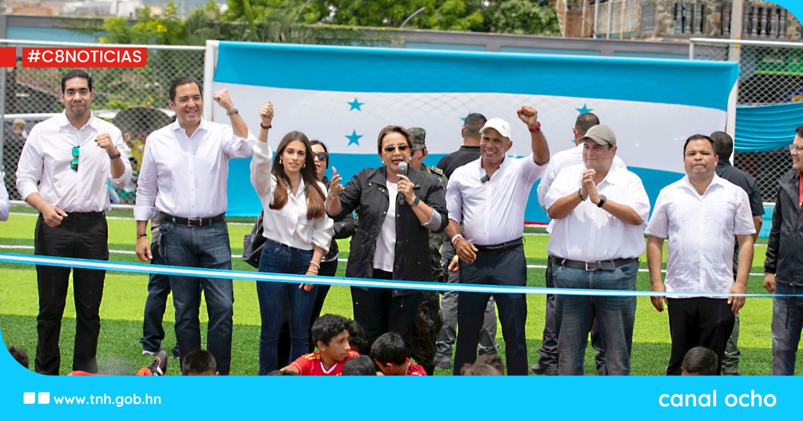 Presidenta Castro inaugura cancha número 55 en la colonia Villa Nueva de Tegucigalpa