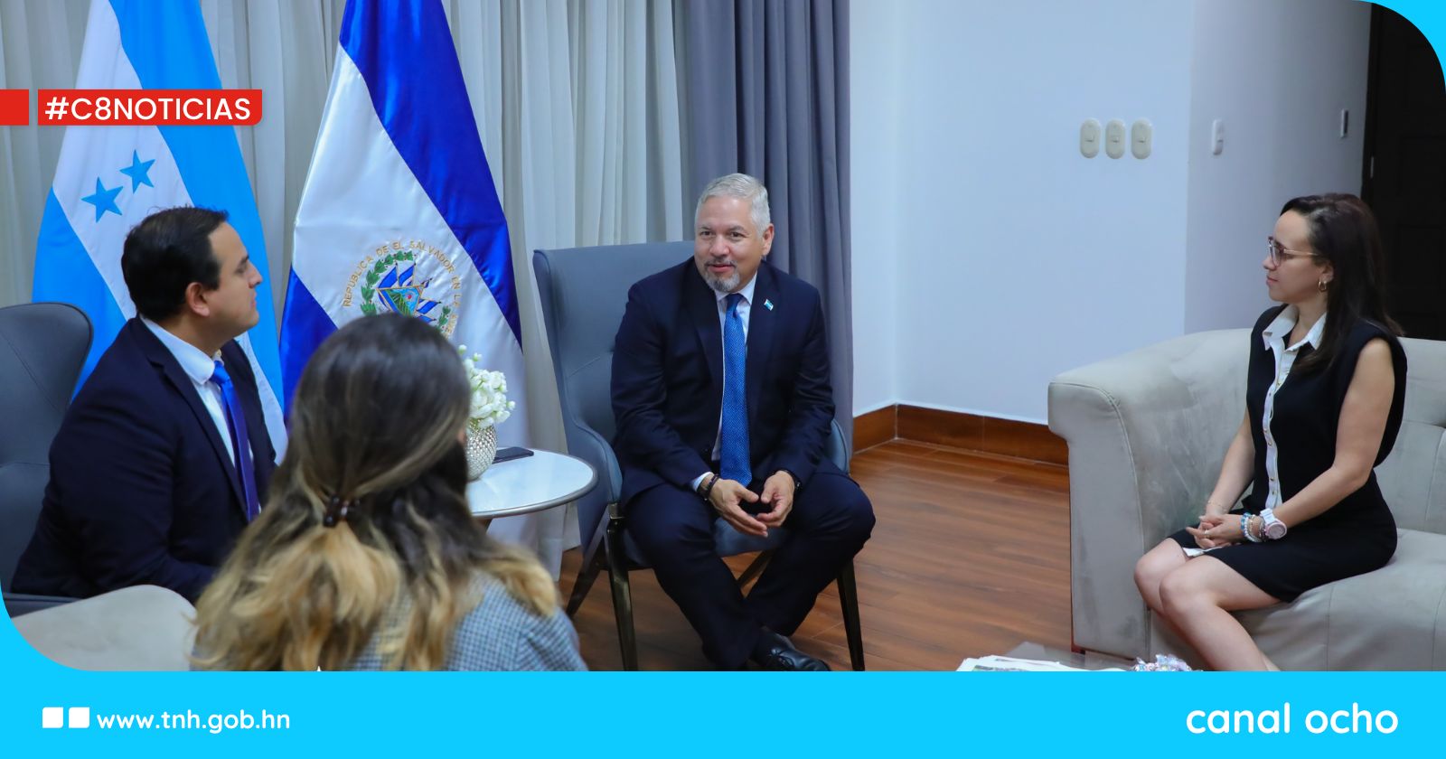 Cancillería recibe visita del Embajador de El Salvador