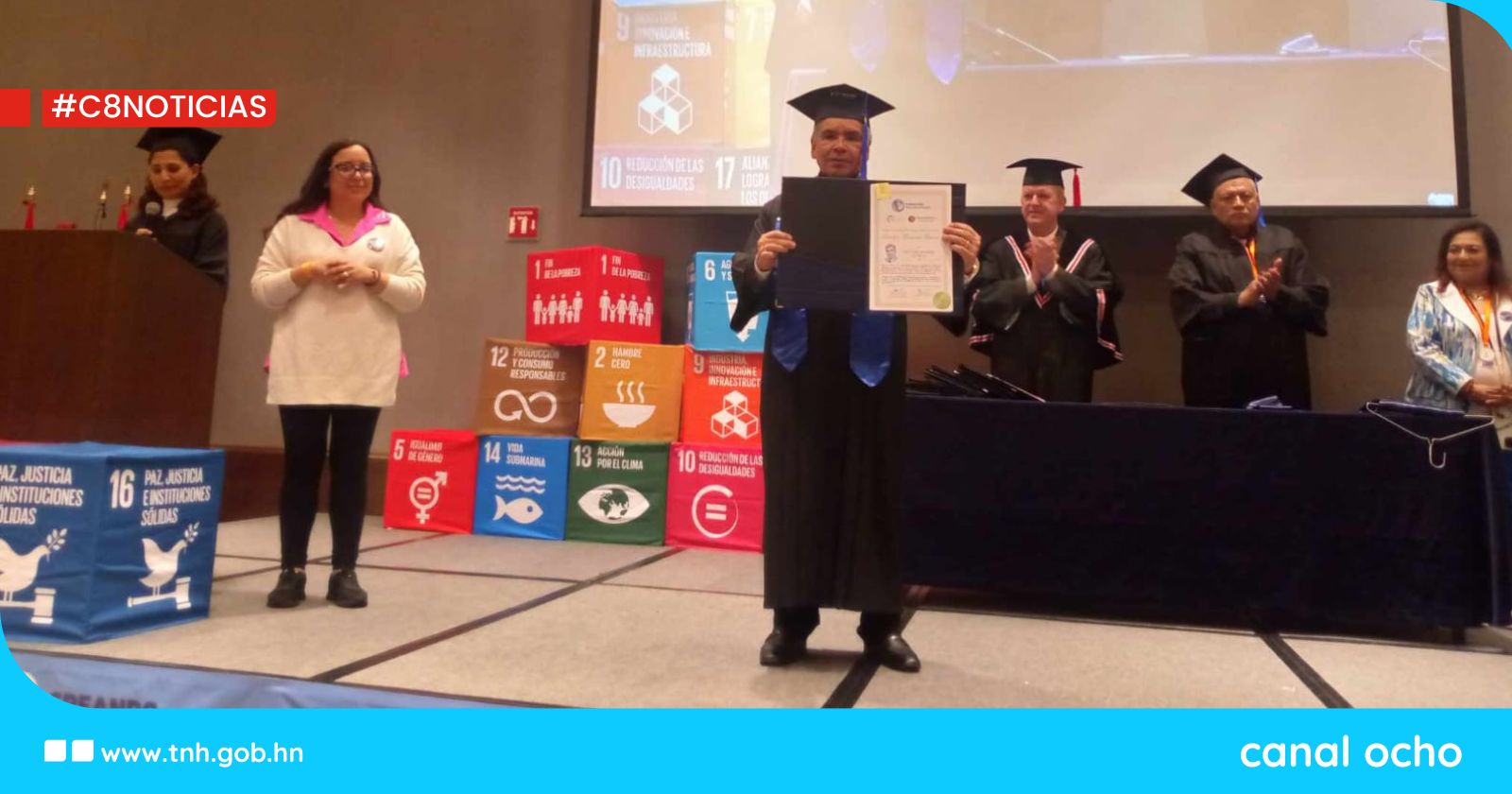 ¡Histórico! Cónsul de Honduras en México es el primero en recibir doctorado honoris causa