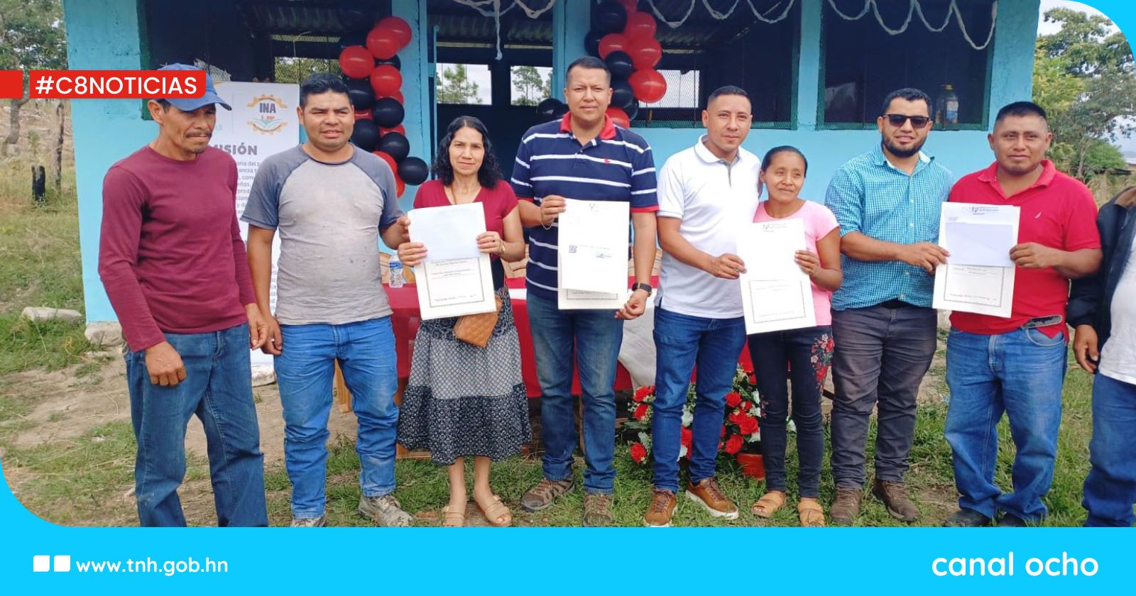 INA Comayagua entrega títulos de propiedad a grupos campesinos