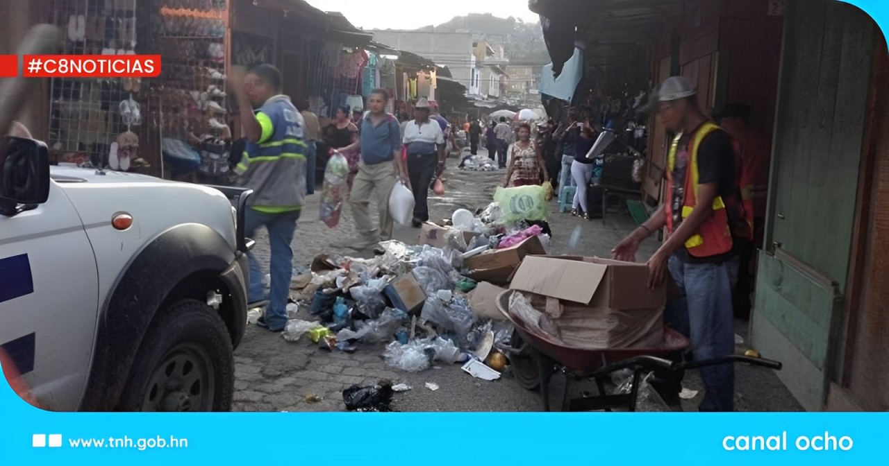 Alcaldía despliega operativo de limpieza en mercados de Comayagüela