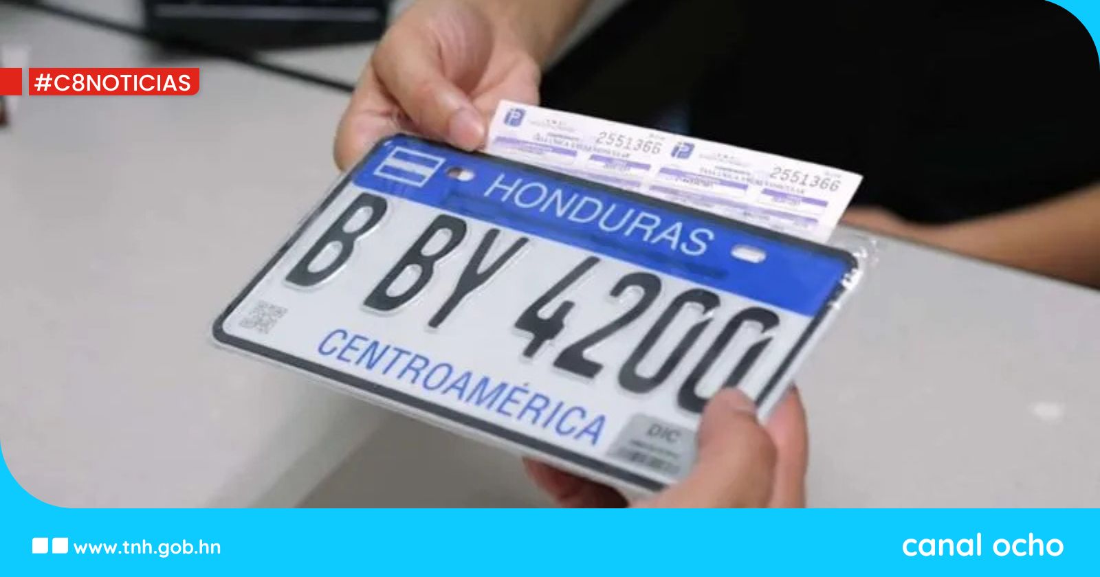 Tres empresas presentan ofertas en licitación para placas vehiculares