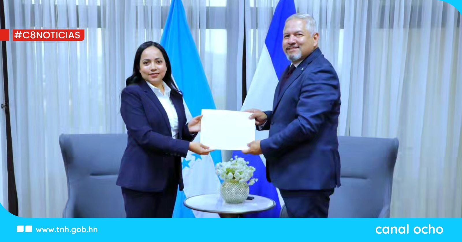 Nueva Embajadora de Nicaragua en Honduras presenta Copias de Estilo al Canciller Reina