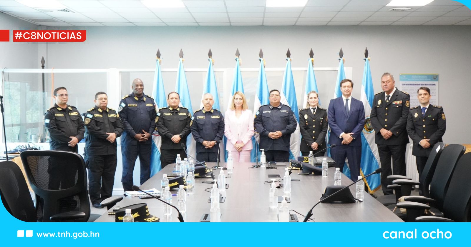 Policía Nacional entrega reconocimientos a funcionarios de la Consejería del Interior de España