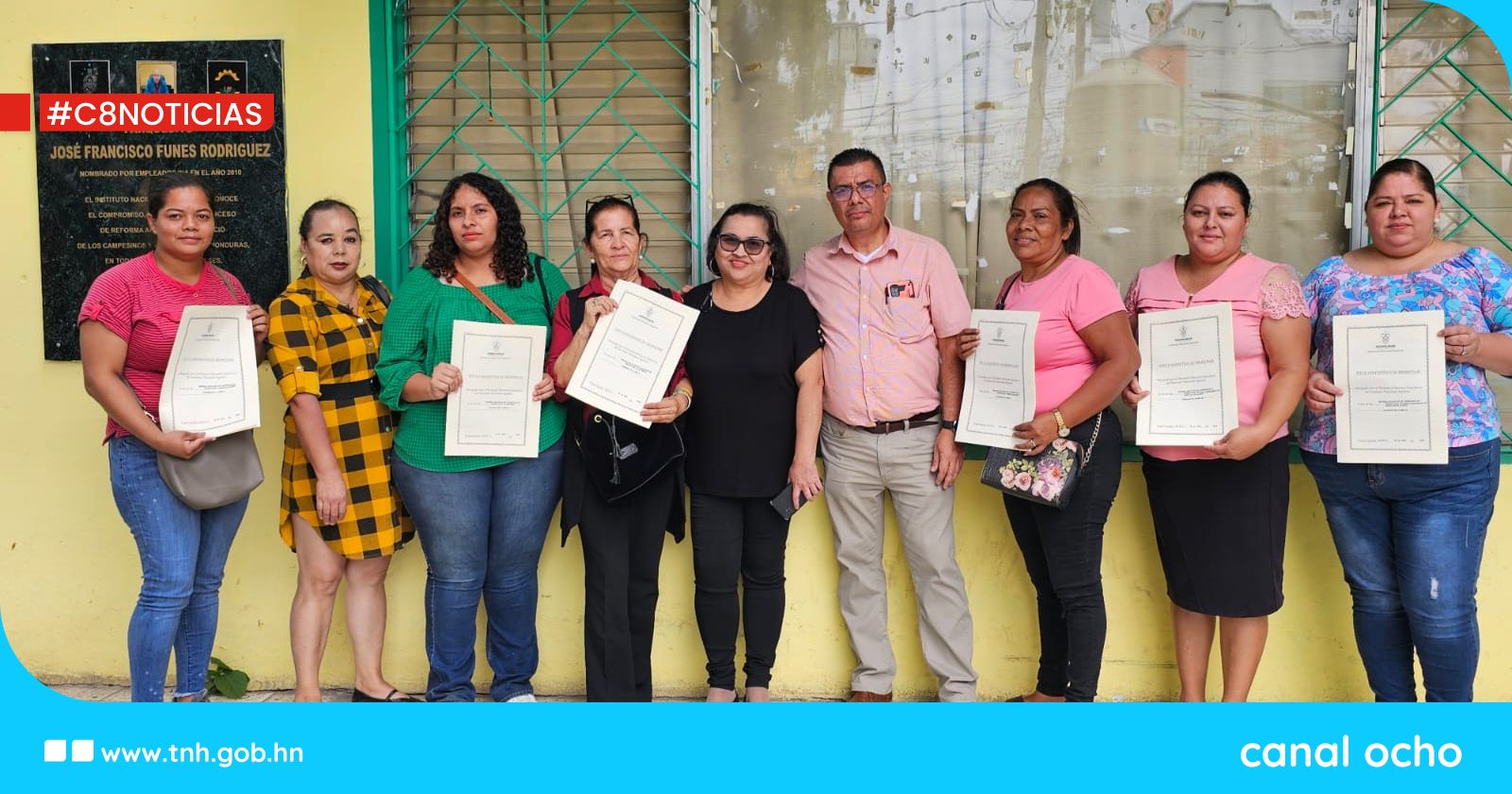 INA continúa entrega de títulos de propiedad a grupos de mujeres