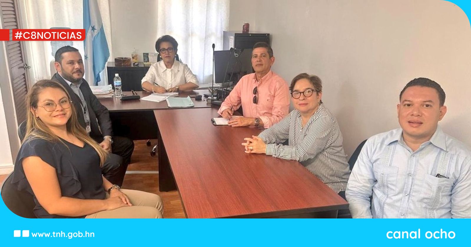 Presidenta de la CSJ visita el Juzgado de Letras de Roatán y supervisa terreno para nueva sede
