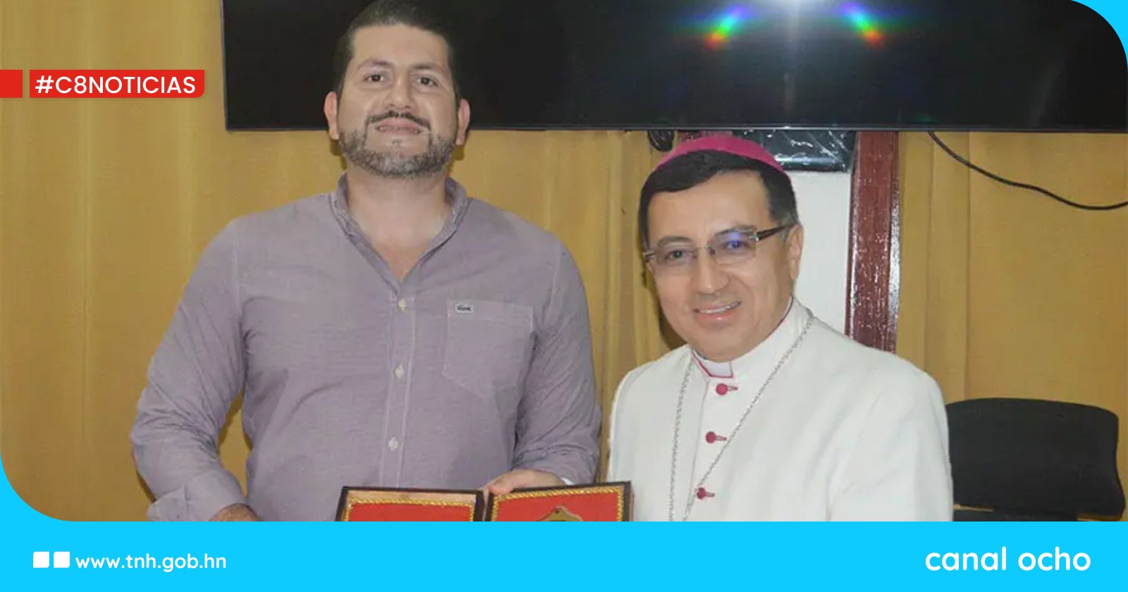 Alcalde de La Ceiba entrega llaves de la ciudad al Nuncio Apostólico