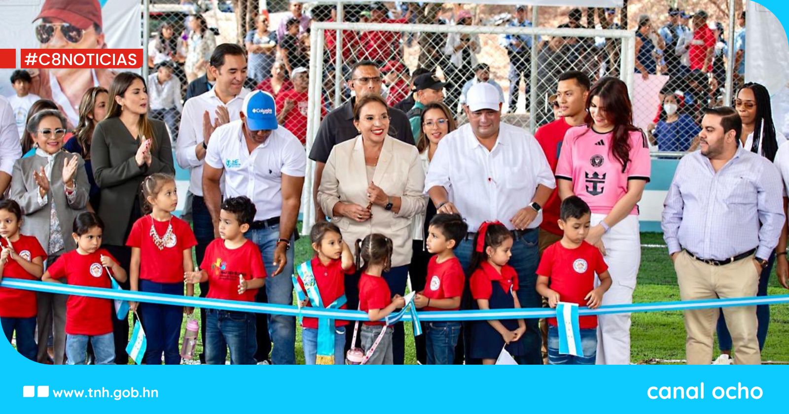 Gobierno entrega cancha de futbolito con grama sintética en colonia Hato de Enmedio
