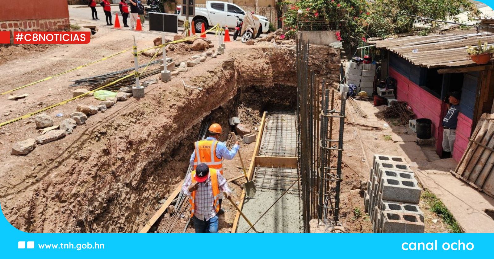 Avanza construcción de muro de contención y obras viales en colonia El Porvenir