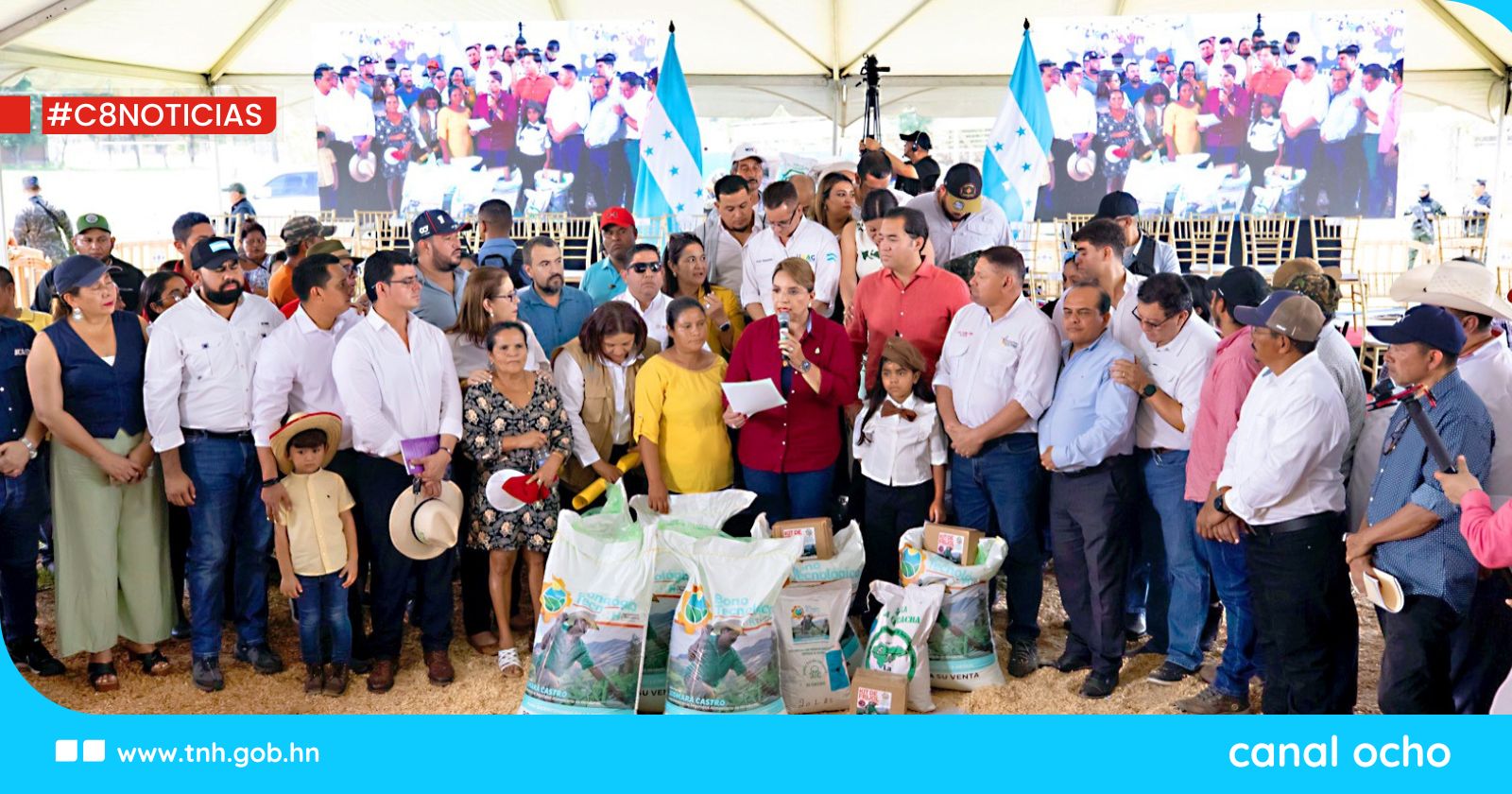 Presidenta Xiomara Castro entrega más de 2,000 Bonos Tecnológicos Productivos en Catacamas, Olancho