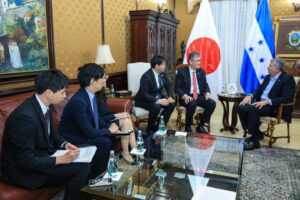 Presidente de Honduras y autoridades de Japón